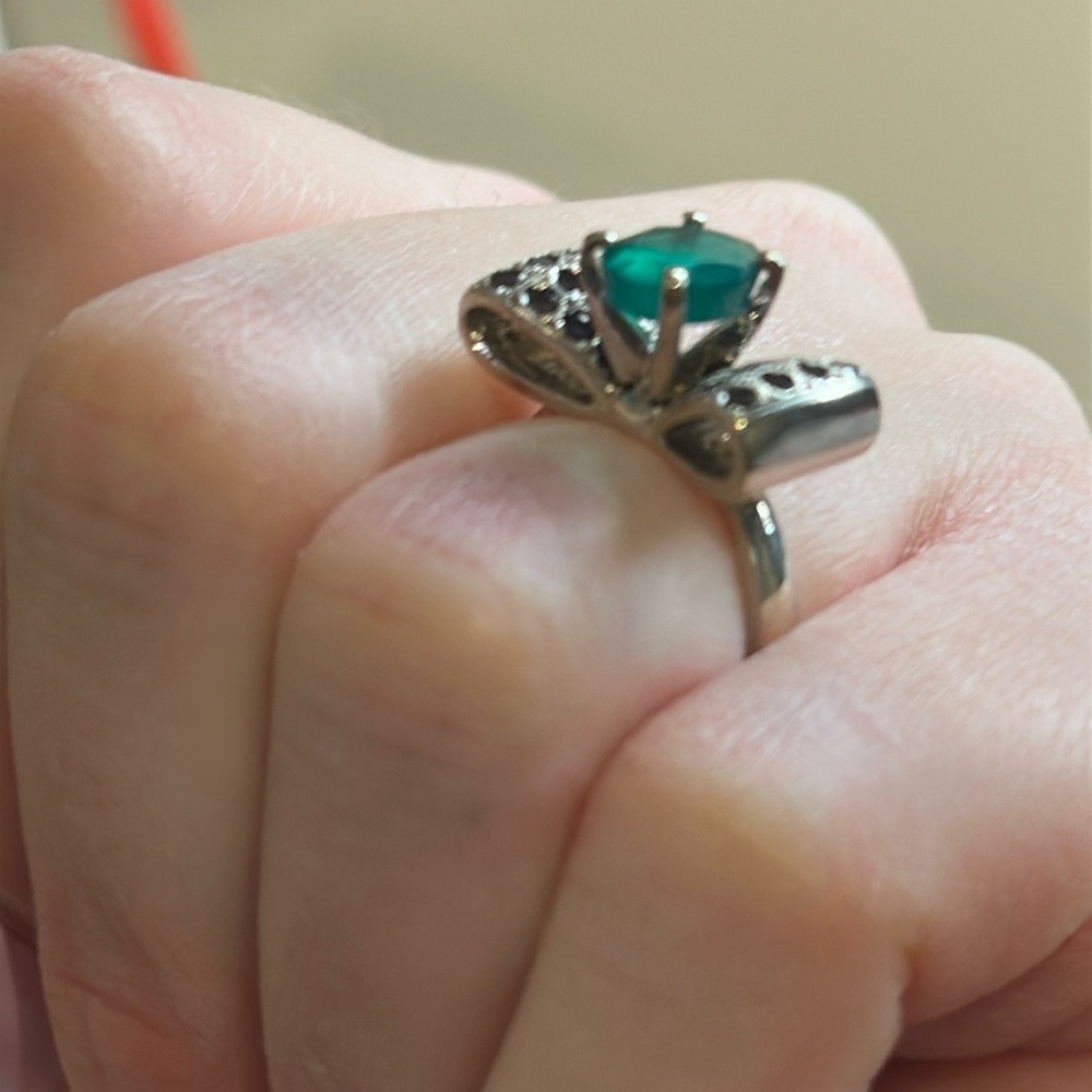 Emerald Green Silver Ring
